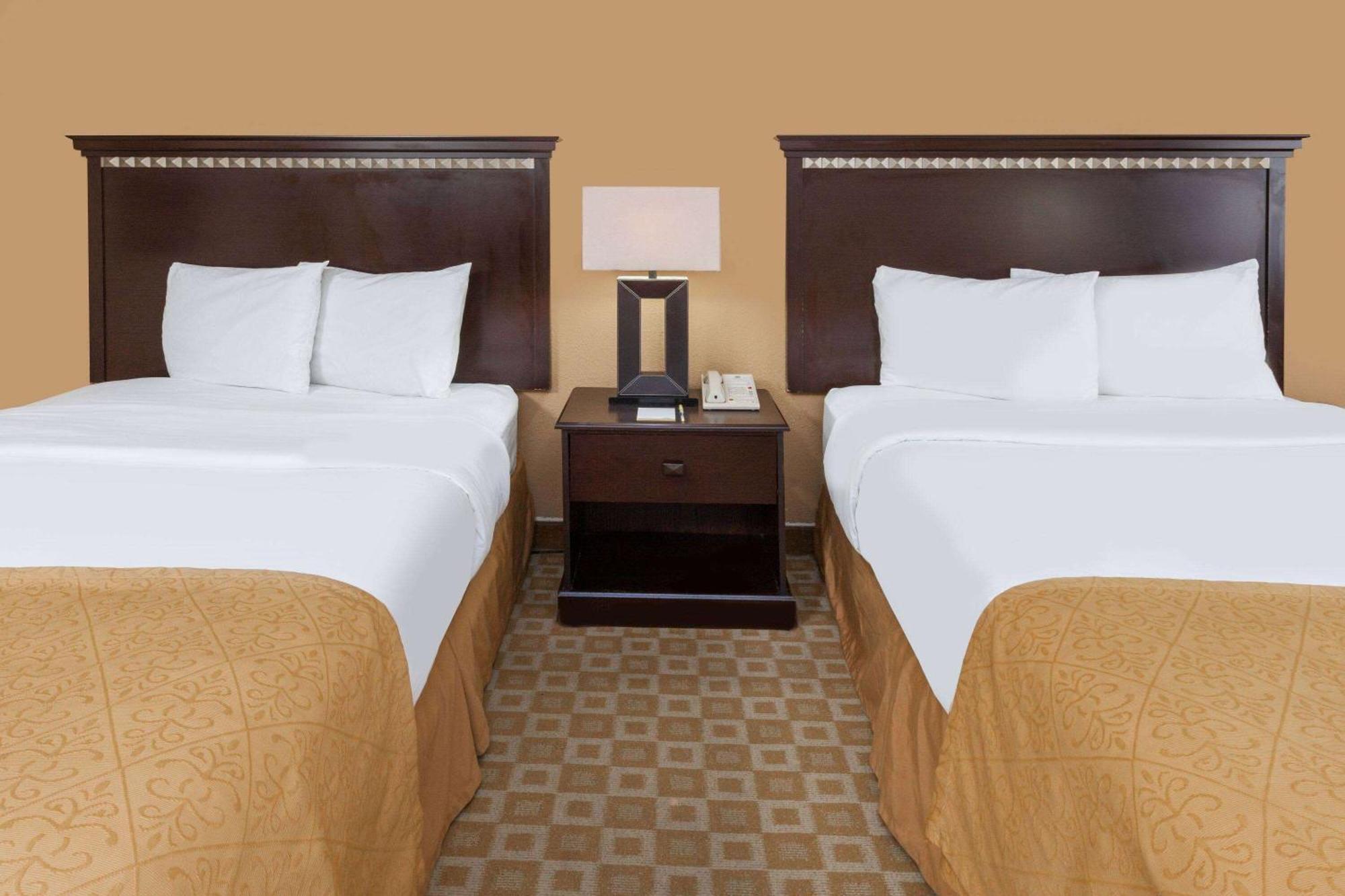 Days Inn By Wyndham Sherman Exteriér fotografie